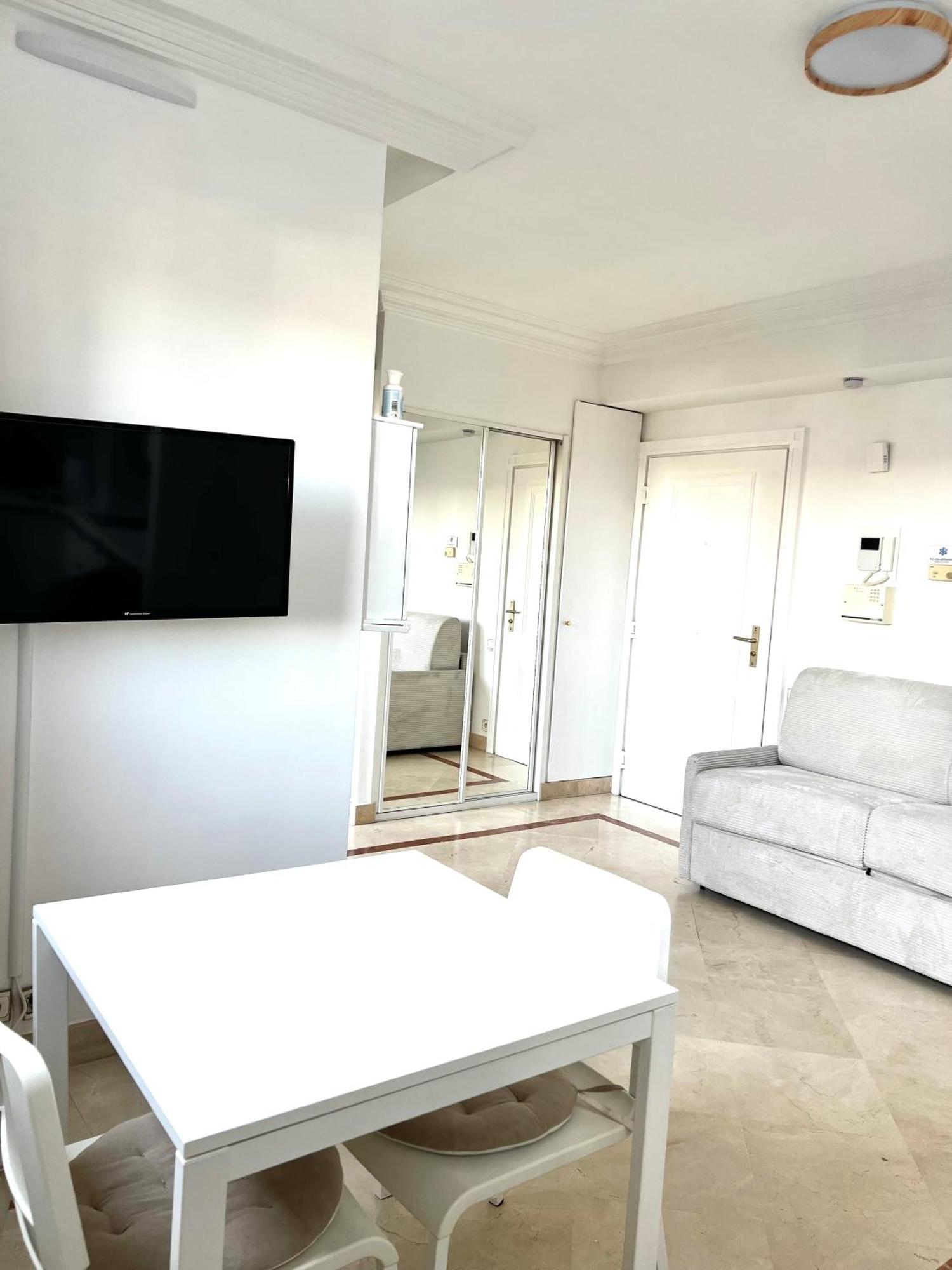 Le Palais Napoleon Apartment *